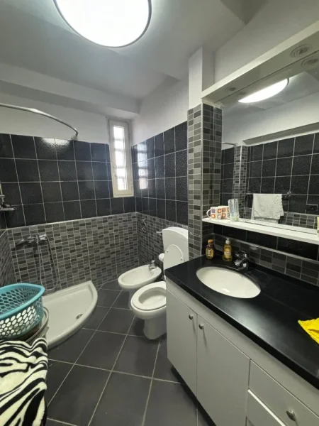 Tirane, jepet me qera apartament 1+1 Kati 5, 70 m² 700 € 