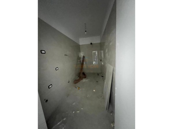shitet apartament 2+1 Kati 5, 105 m² 282.150 € (Rruga e Barrikadave)