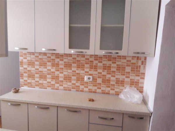 🏠 Jepet me Qira Apartament 1+1 – Rruga e Kavajës afer 21 Dhjetorit 500 €