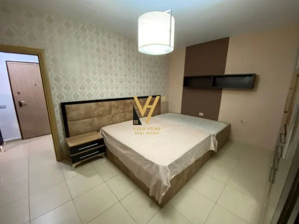 Tirane, jepet me qera apartament 2+1+Ballkon Kati 5, 90 m² 600 € (DISPANCERIA)