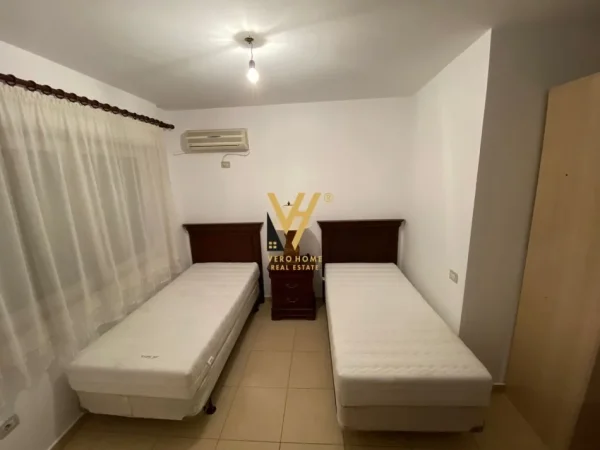 Tirane, jepet me qera apartament 2+1+Ballkon Kati 5, 90 m² 600 € (DISPANCERIA)