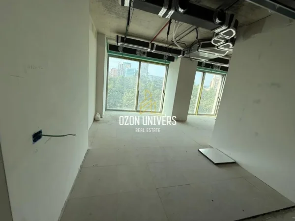 Tirane, jepet me qera ambjent biznesi Kati 4, 77 m² 3.500 € (Downtown one)