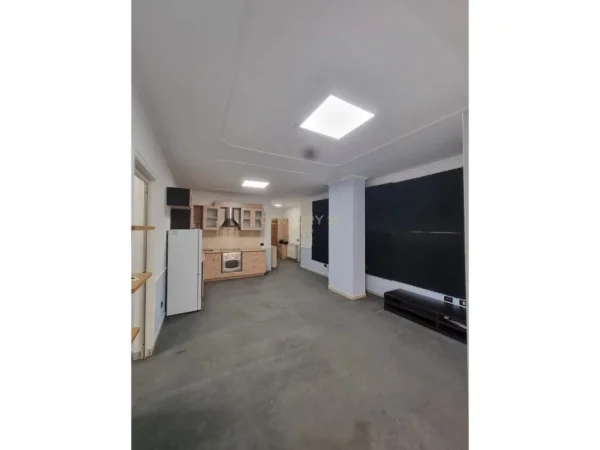 Tirane, jepet me qera zyre Kati 2, 117 m² 750 € (Kopshti Zologjik)