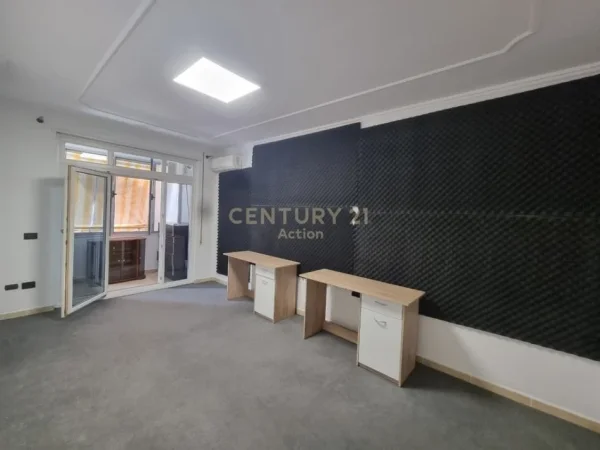 Tirane, jepet me qera zyre Kati 2, 117 m² 750 € (Kopshti Zologjik)