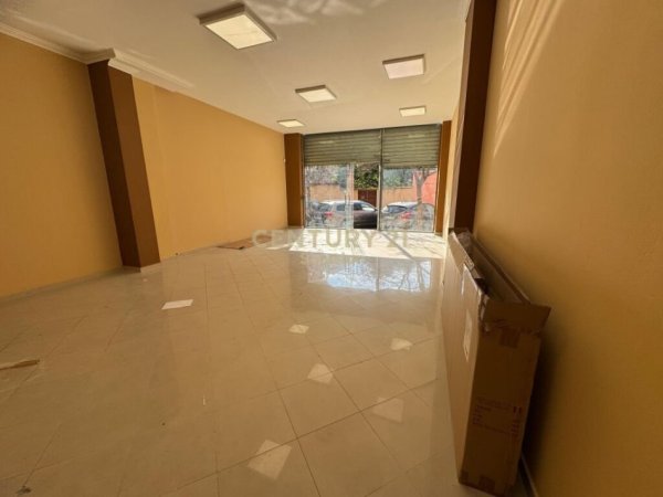 Tirane, jepet me qera ambjent biznesi Kati 0, 60 m² 650 € (Rruga e Barrikadave)
