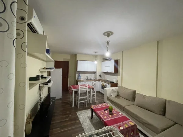 Tirane, jepet me qera apartament 1+1+Ballkon Kati 3, 70 m² 550 € (LIQENI I THATE)