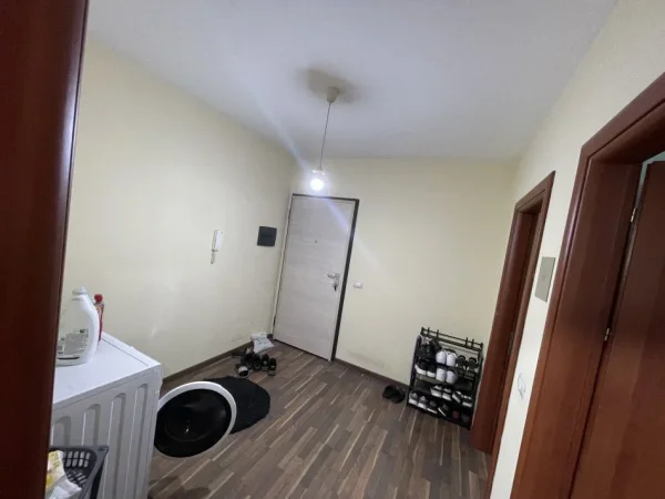 Tirane, jepet me qera apartament 1+1+Ballkon Kati 3, 70 m² 550 € (LIQENI I THATE)