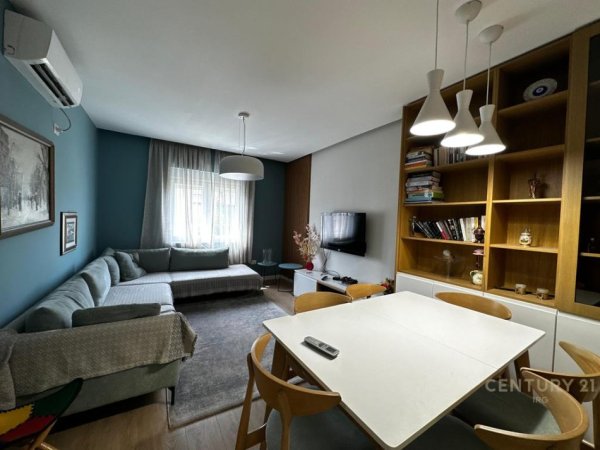 Tirane, jepet me qera apartament 2+1 Kati 4, 73 m² 700 € (Rruga e Durresit!)