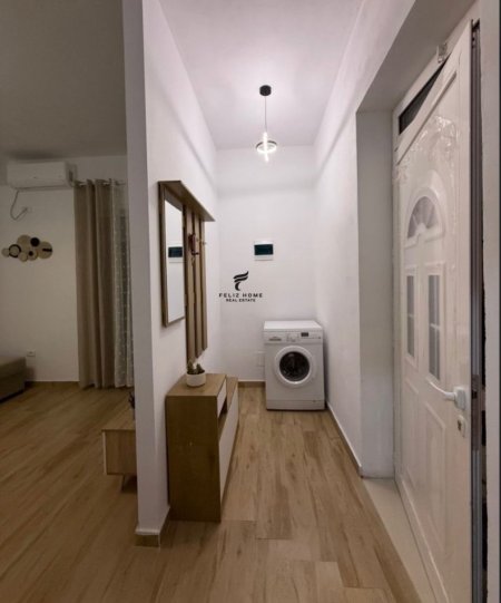 Tirane, jepet me qera shtepi 1+1 Kati 1, 60 m² 400 € (YZBERISHT)