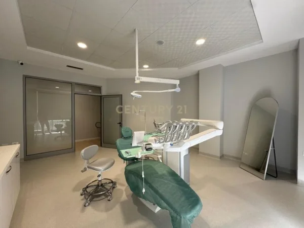 Tirane, shes ambjent biznesi Kati 1, 300 m² 300.000 € (Vasil Shanto)