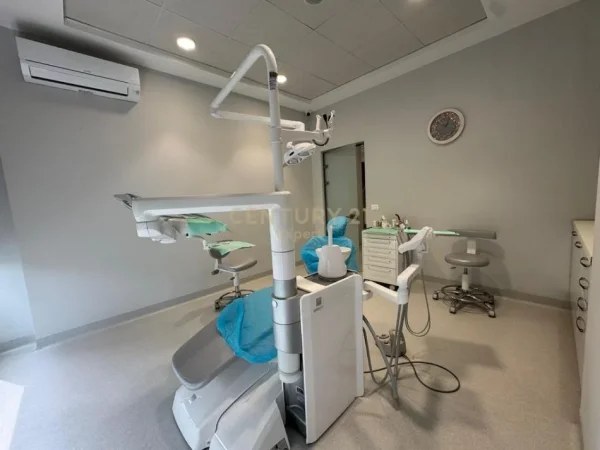 Tirane, shes ambjent biznesi Kati 1, 300 m² 300.000 € (Vasil Shanto)