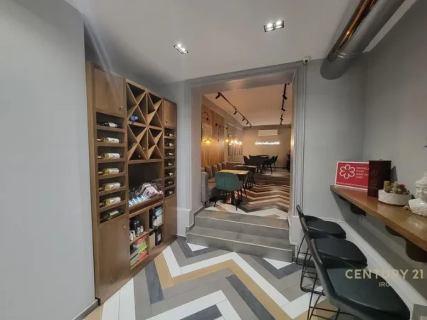 Tirane, jepet me qera ambjent biznesi Kati 0, 102 m² 2.000 € (MYSLYM SHYRIT)