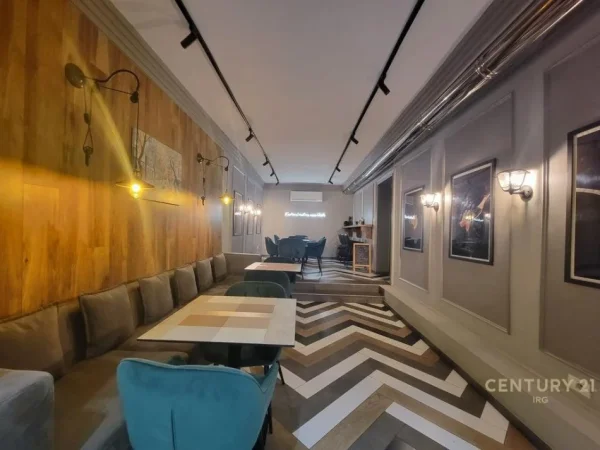 Tirane, jepet me qera ambjent biznesi Kati 0, 102 m² 2.000 € (MYSLYM SHYRIT)