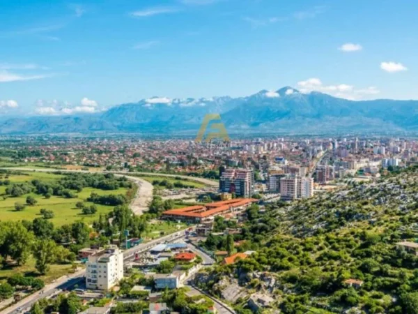 Lezhe, shitet toke , 2.000 m² 85.000 € (Shengjin)