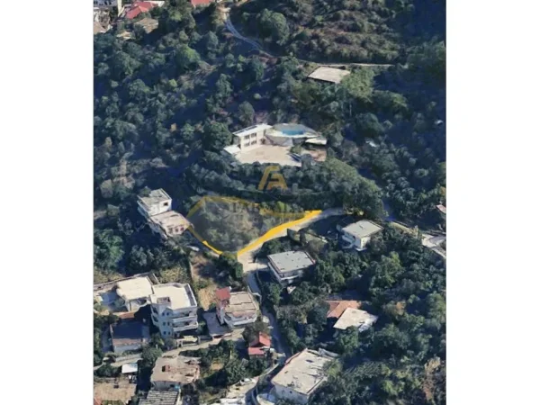Tirane, shitet toke , 550 m² 50.000 € (Yrshek)