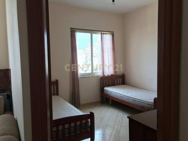 Tirane, jepet me qera apartament 3+1 Kati 3, 120 m² 480 € (FRESK)