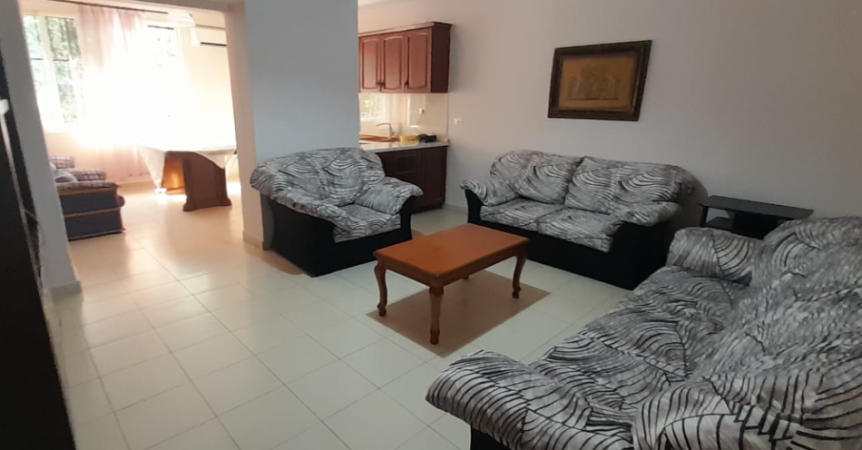 Tirane, jepet me qera apartament 3+1 Kati 1, 90 m² 500 € (rruga Qemal Stafa)