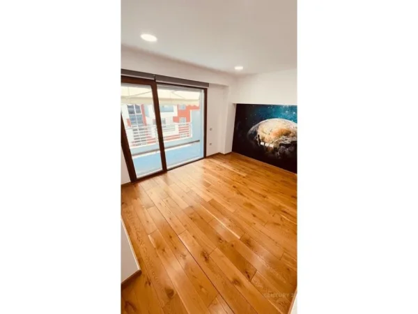 Tirane, jepet me qera ambjent biznesi Kati 4, 140 m² 2.150 € (Kompleksi Delijorgji)