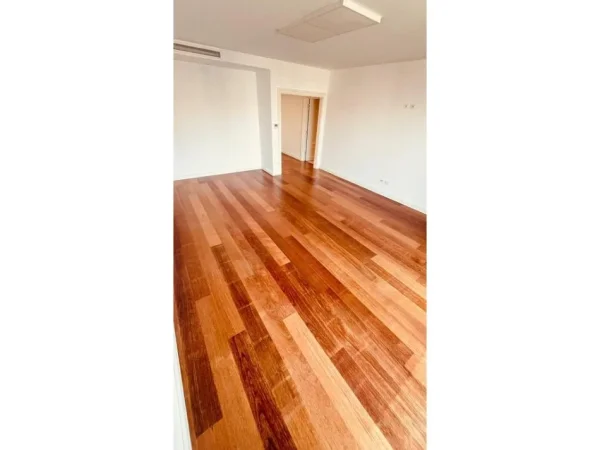 Tirane, jepet me qera ambjent biznesi Kati 4, 140 m² 2.150 € (Kompleksi Delijorgji)