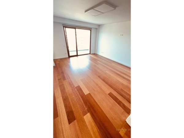 Tirane, jepet me qera ambjent biznesi Kati 4, 140 m² 2.150 € (Kompleksi Delijorgji)