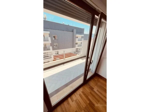 Tirane, jepet me qera ambjent biznesi Kati 4, 140 m² 2.150 € (Kompleksi Delijorgji)