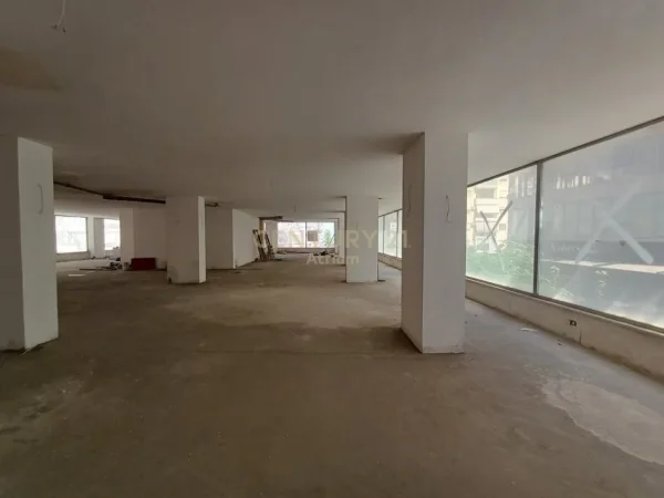 Tirane, shes ambjent biznesi Kati 1, 570 m² 685.000 € (Astir)