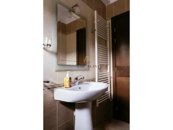 Korce, shitet hotel , 320 m² 500.000 € (Voskopoje)