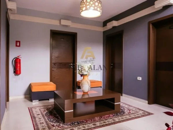 Korce, shitet hotel , 320 m² 500.000 € (Voskopoje)