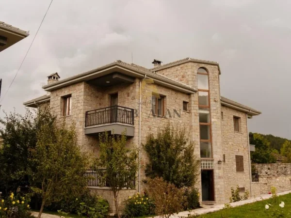 Korce, shitet hotel , 320 m² 500.000 € (Voskopoje)