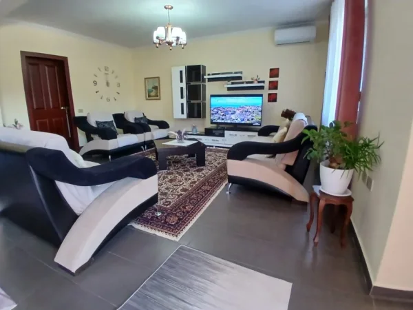 Tirane, jepet me qera apartament 2+1 Kati 2, 110 m² 550 € (siri kodra)