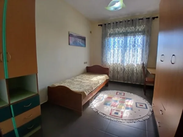 Tirane, jepet me qera apartament 2+1 Kati 2, 110 m² 550 € (siri kodra)