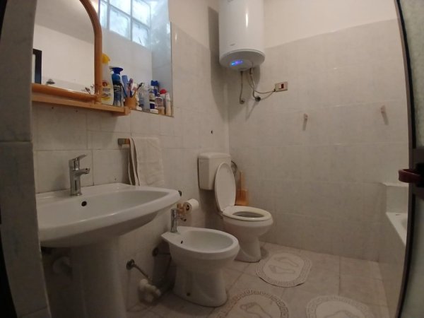 Tirane, jepet me qera apartament 2+1 Kati 2, 110 m² 550 € (siri kodra)