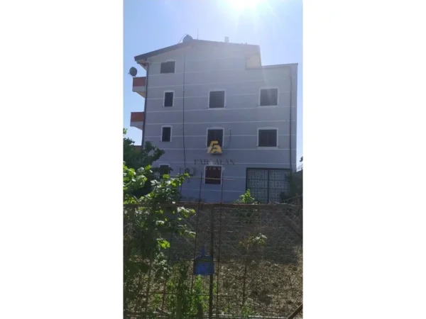 Fushe Kruje, shitet Godine 4 Katshe , 305.000 € (Fushe Kruje)