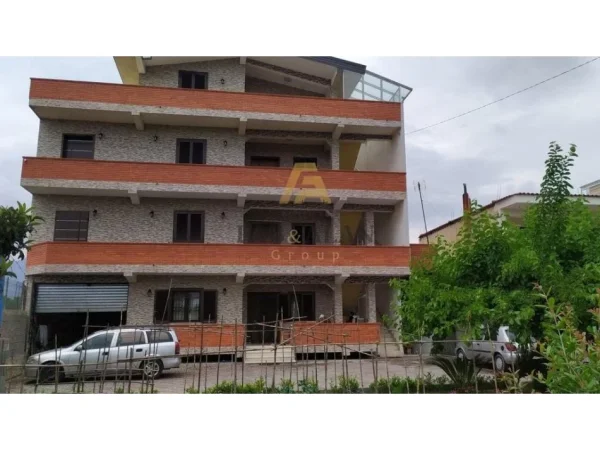 Fushe Kruje, shitet Godine 4 Katshe , 305.000 € (Fushe Kruje)
