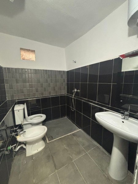 Tirane, jepet me qera apartament 1+1+Ballkon Kati 1, 72 m² 380 € (SELITE)