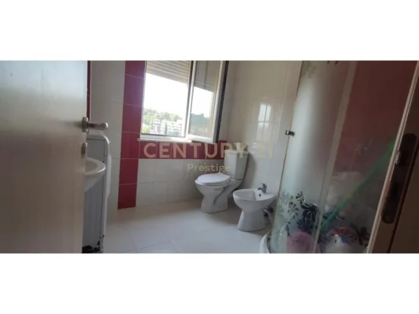 Tirane, jepet me qera apartament 2+1 Kati 6, 120 m² 650 € (Qyteti Studenti)