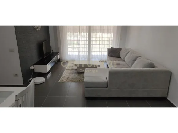 Tirane, jepet me qera apartament 2+1 Kati 6, 120 m² 650 € (Qyteti Studenti)