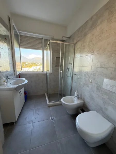 Tirane, jepet me qera apartament 1+1 Kati 6, 68 m² 600 € (HOTEL RADISON)