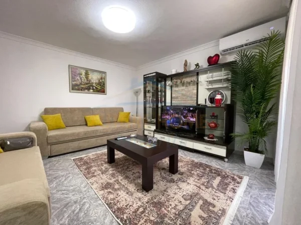 Tirane, jepet me qera apartament 1+1 Kati 4, 450 €
