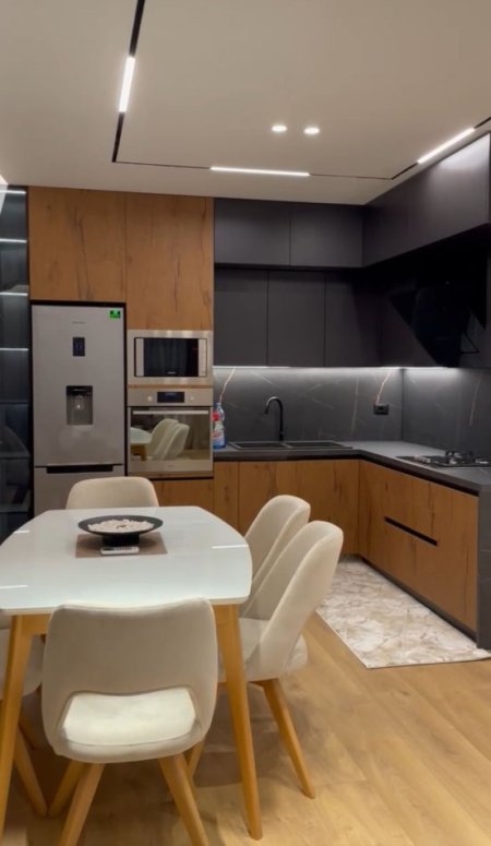 Tirane, jepet me qera apartament 2+1+Ballkon Kati 3, 100 m² 700 € (ASTIR)