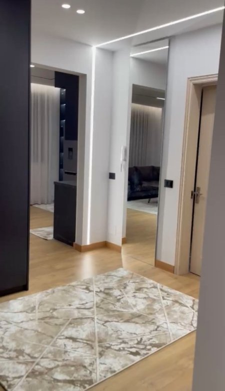 Tirane, jepet me qera apartament 2+1+Ballkon Kati 3, 100 m² 700 € (ASTIR)