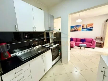 Tirane, jepet me qera 1+1 Kati 4, 40 m² 460 € 