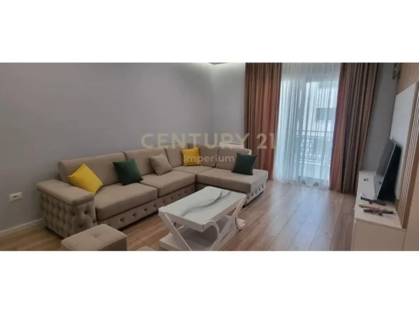Tirane, jepet me qera apartament 2+1 Kati 6, 117 m² 850 € (Fusha e Aviacionit)