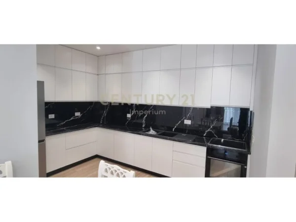 Tirane, jepet me qera apartament 2+1 Kati 6, 117 m² 850 € (Fusha e Aviacionit)