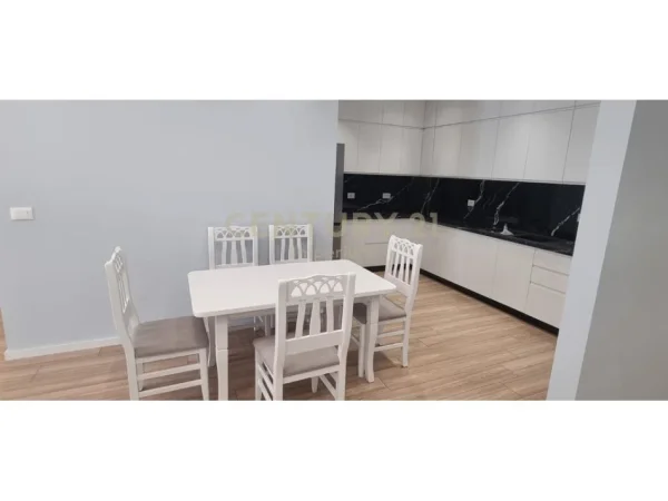 Tirane, jepet me qera apartament 2+1 Kati 6, 117 m² 850 € (Fusha e Aviacionit)