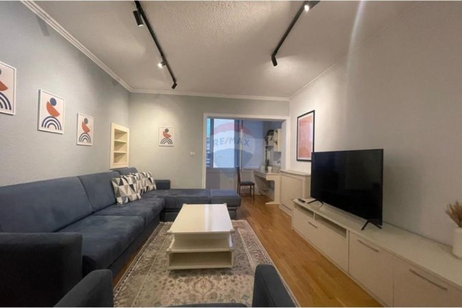 Tirane, jepet me qera apartament 2+1+Ballkon , 80 m² 750 € 