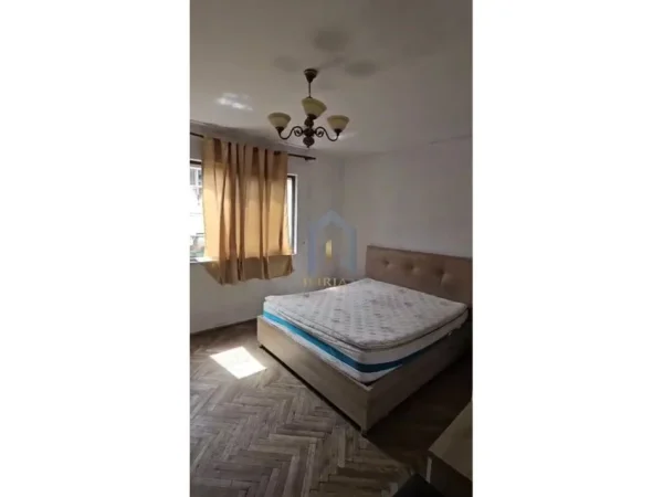 Tirane, shes apartament 1+1+Ballkon Kati 4, 64 m² 122.000 € (Pazari i Ri)