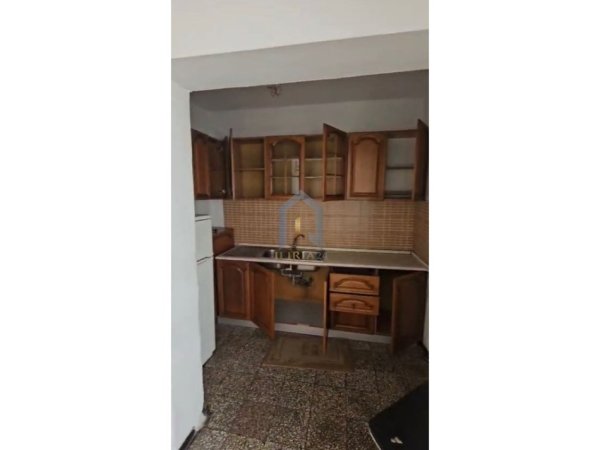 Tirane, shes apartament 1+1+Ballkon Kati 4, 64 m² 122.000 € (Pazari i Ri)