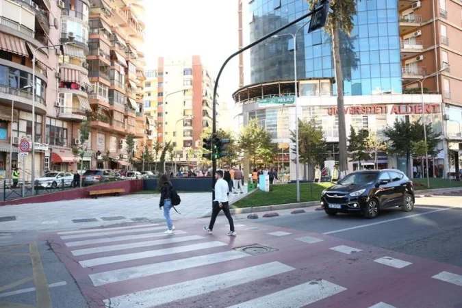 Tirane, jepet me qera apartament 1+1+Ballkon Kati 3, 65 m² 450 € (Selvia)