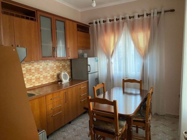 Tirane, jepet me qera apartament duplex 2+1 , 120 m² 450 € (Brryli)